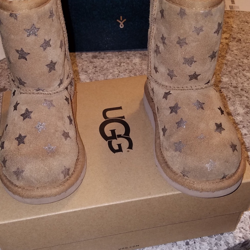 Kids Uggs Classic Short Stars Boots